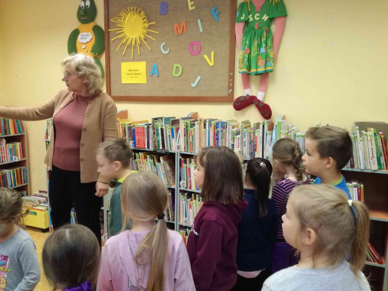 Kauguru bibliotēkā